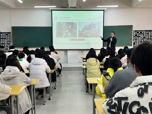 学院党建指导员、党委副书记王楠斐讲授专题思政课