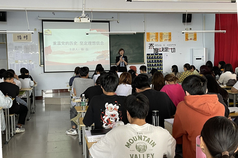 【医学技术系】党总支书记为学生讲党课