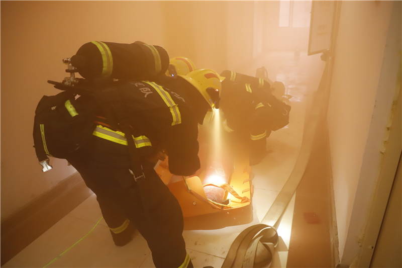 郑州高新区高层建筑灭火实战演练在beat365英国官网网站举行