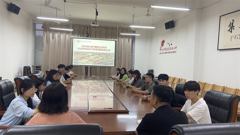 学院党委副书记、副院长杨晓燕深入护理系开展调研