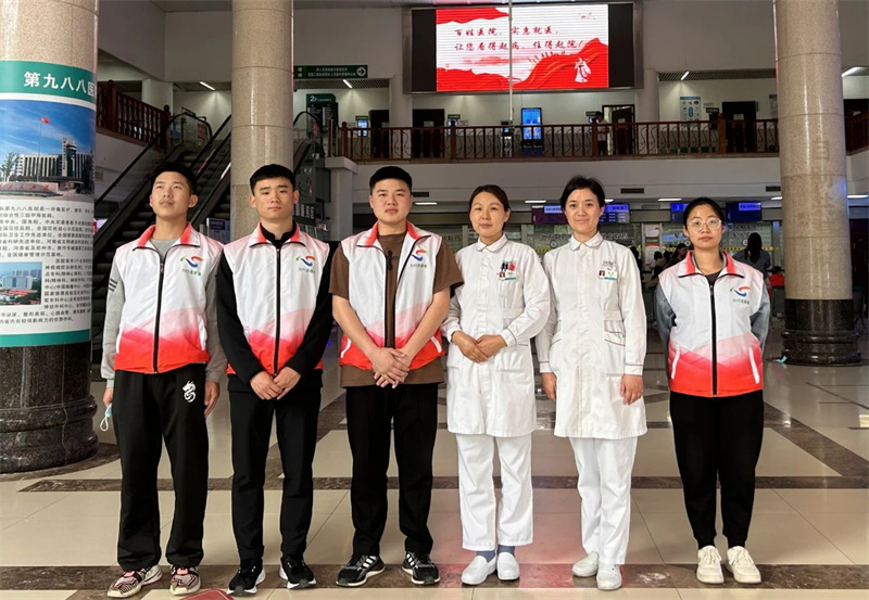 中国人民解放军联勤保障部队第988医院门诊部护士长杜莹一行到我院参观交流