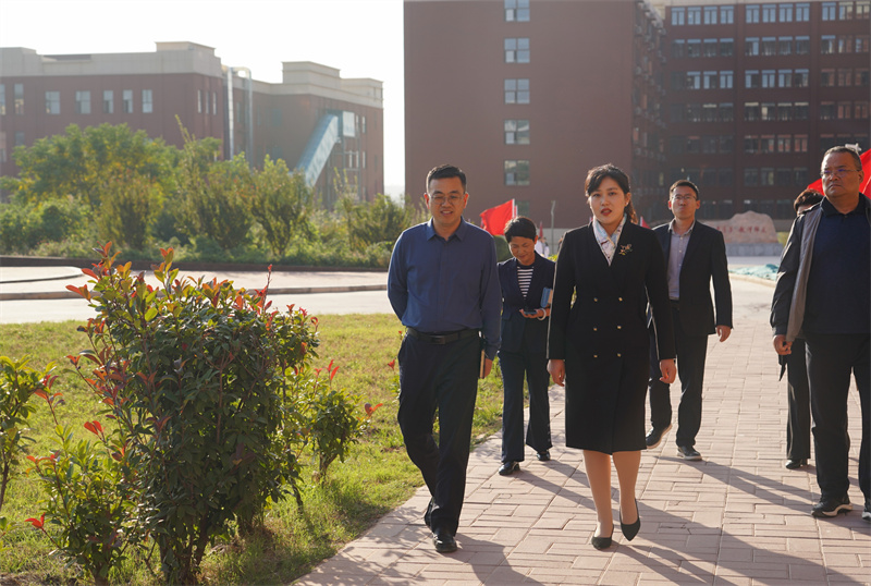 新密市人民法院党组书记、院长郭红伟走访调研我院新密校区