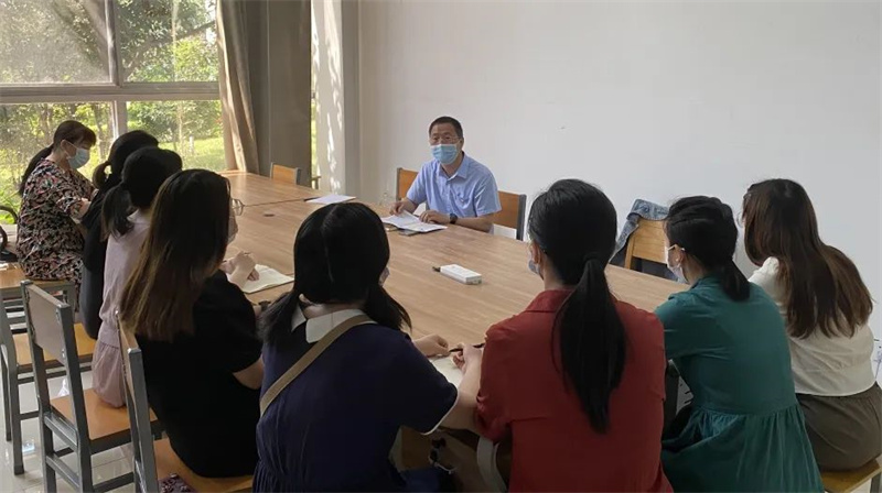 学院党建指导员、党委副书记苏峰到护理系党总支和公共教学部走访调研